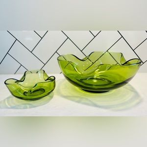 Vintage Anchor Hocking Green Glass Chip & Dip Scalloped Bowl Set